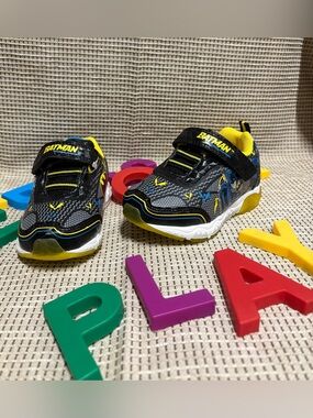 Batman Black and Yellow Light-Up Kids Sneakers with Bat Graphic
